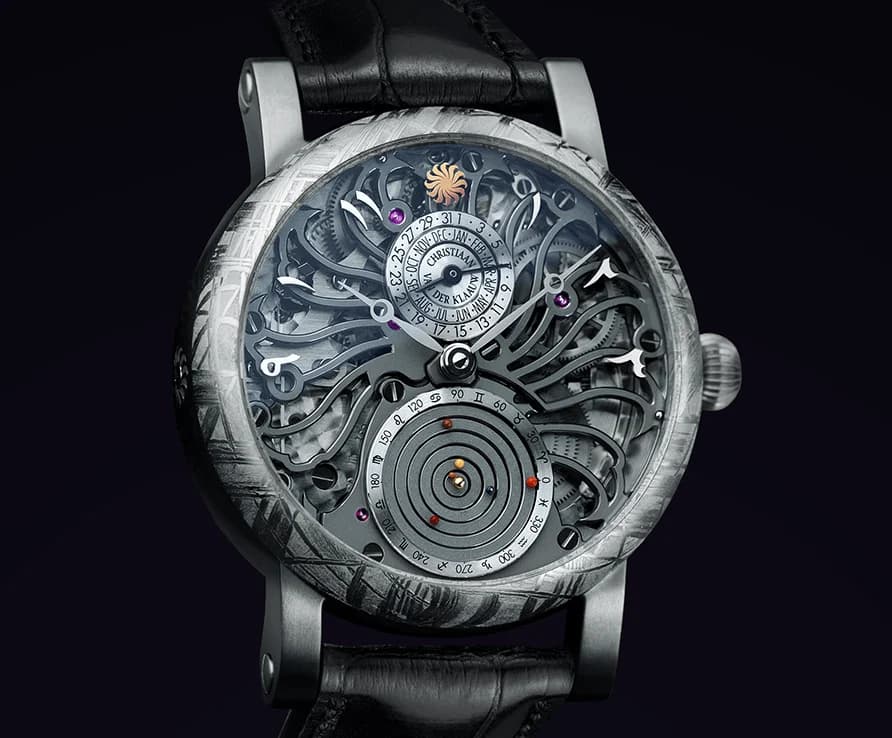 Skeletonised watch with a planetarium display