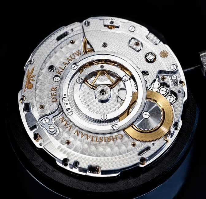 CVDK manufacture movement in close-up