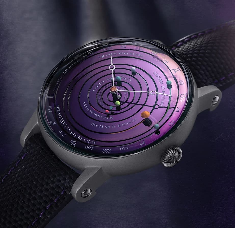 Planetarium with a violet silicon dial