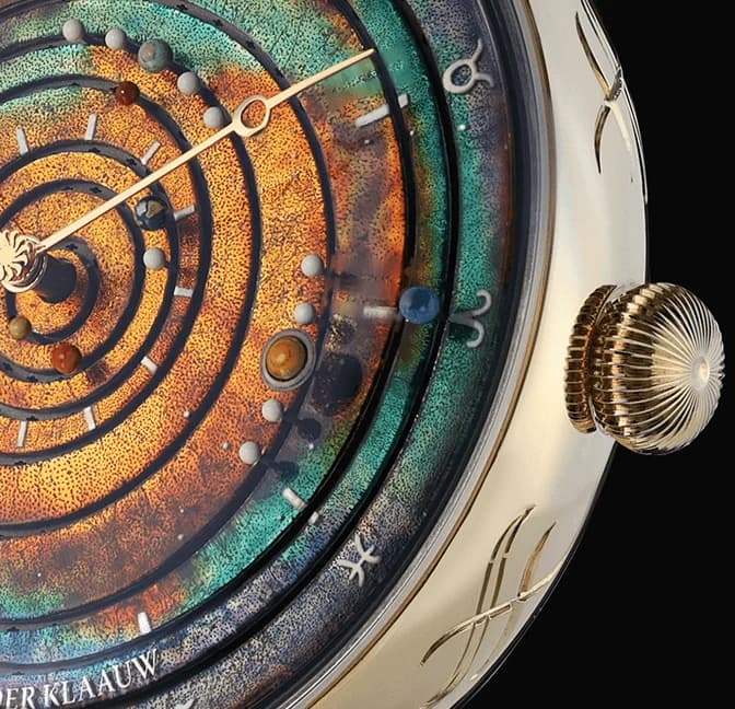 Hand-painted dial of the Sincere edition in close-up