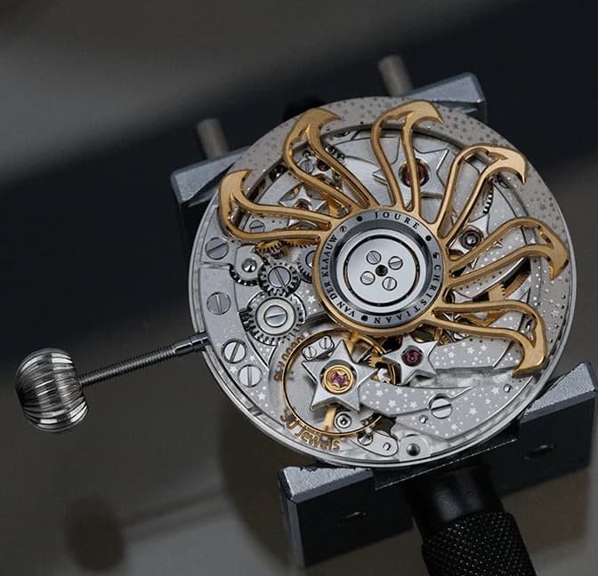 Manufacture movement with gold sun bridges