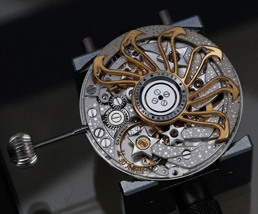 CVDK manufacture movement in a movement holder