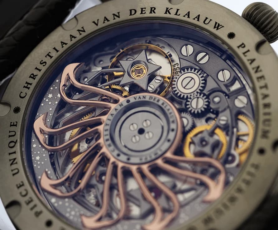 The manufacture movement seen through the caseback