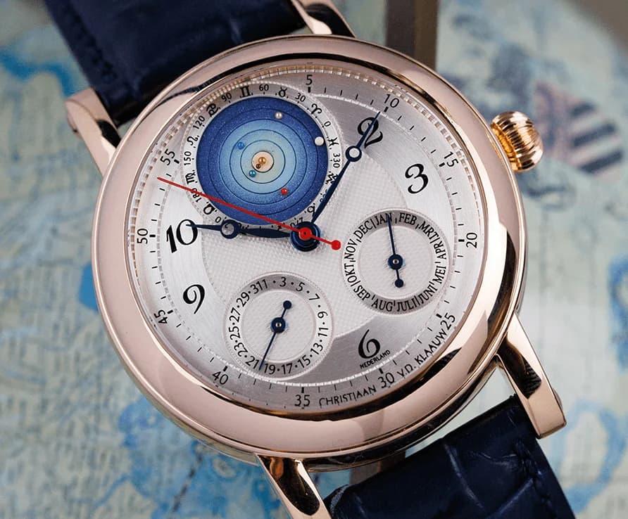 Satellite du Monde in a rose gold case