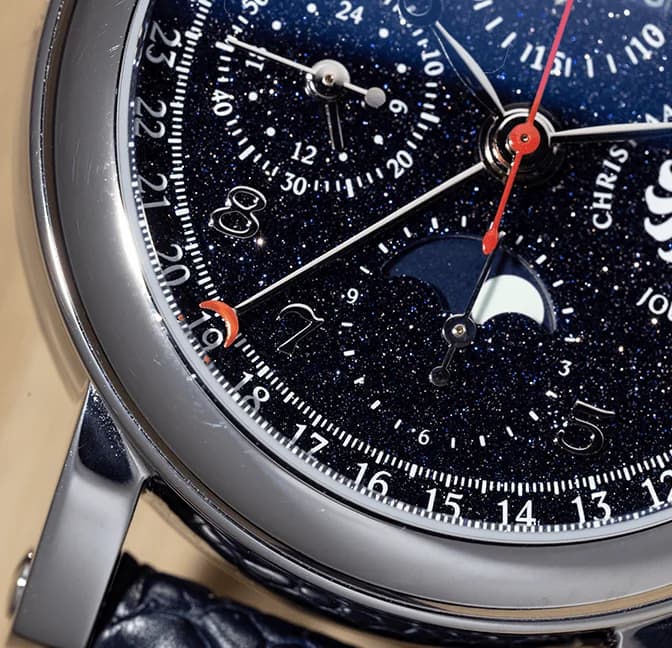 Ariadne Aventurine Blue, close-up of the moon phase and calendar