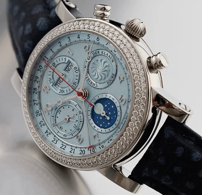 Ariadne Ice Blue, three-quarter view