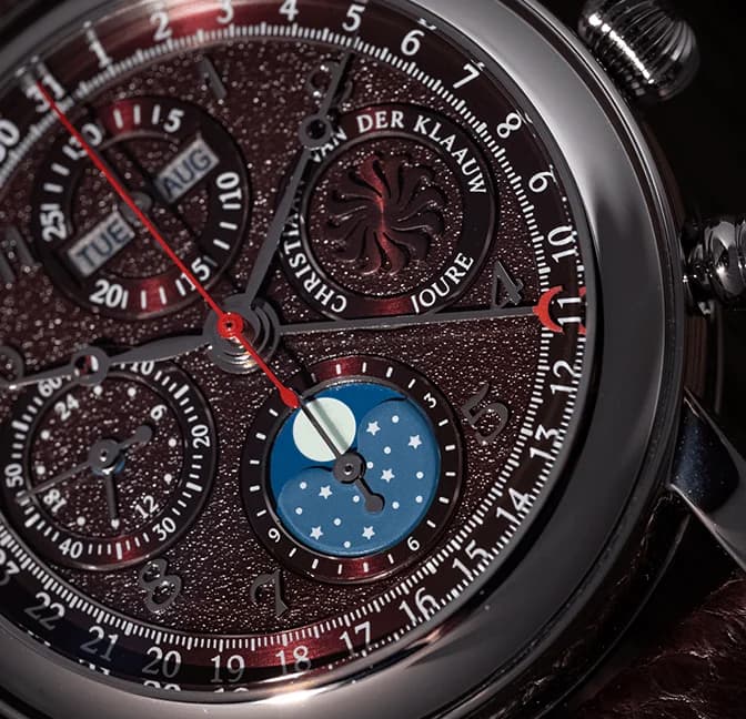 Ariadne Maroon, close-up of the dial