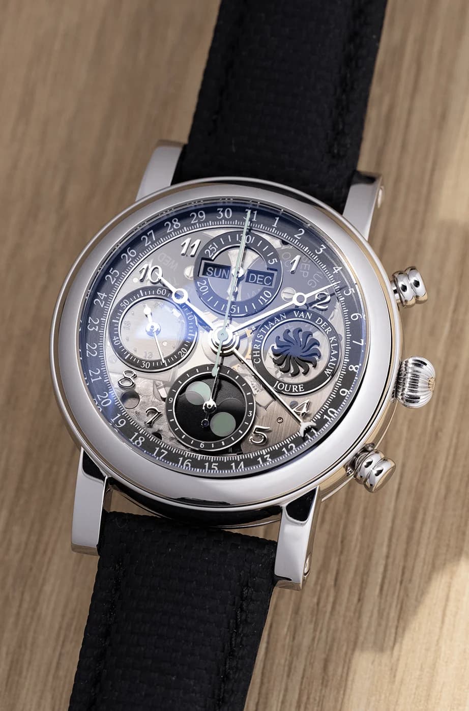 Ariadne Sapphire Smoked Black, front view