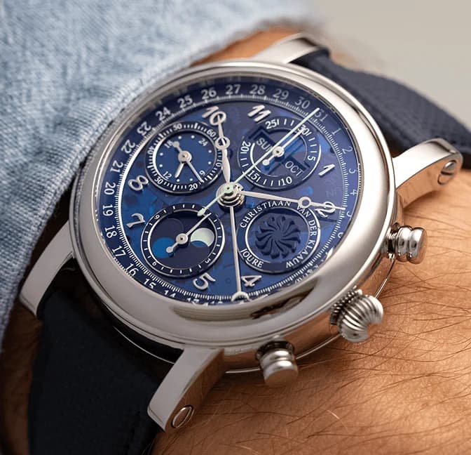Ariadne Sapphire Smoked Blue, on the wrist