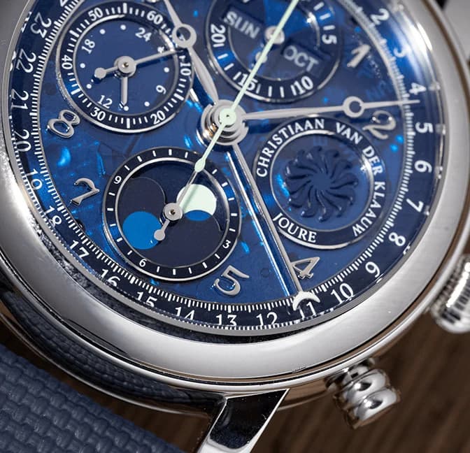 Ariadne Sapphire Smoked Blue, close-up of the moon phase and calendar
