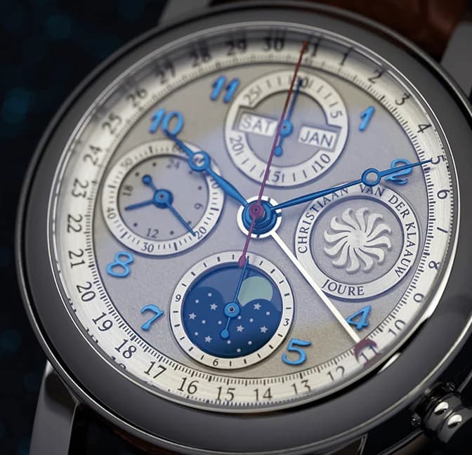Ariadne White, close-up of the dial