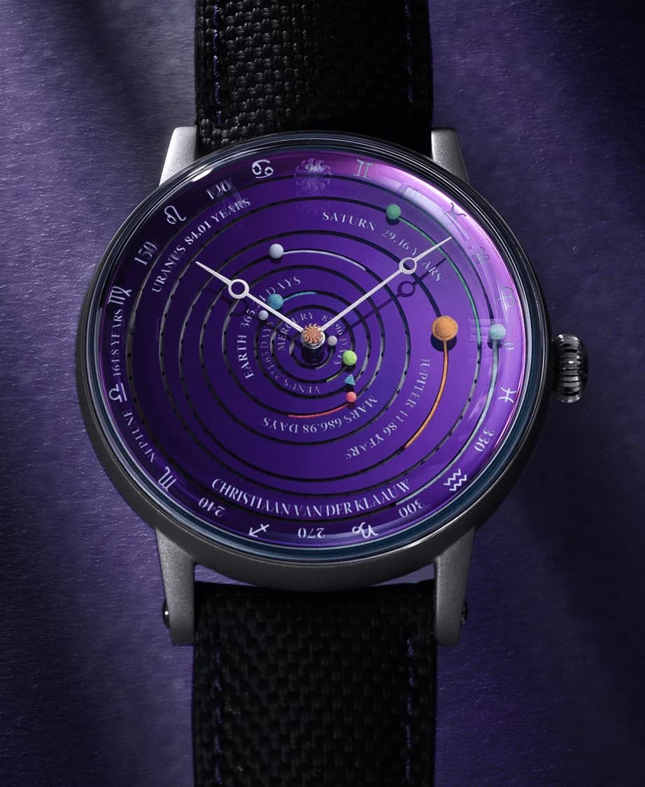 Si14 dial with the eight planets, hours, minutes and zodiac scale
