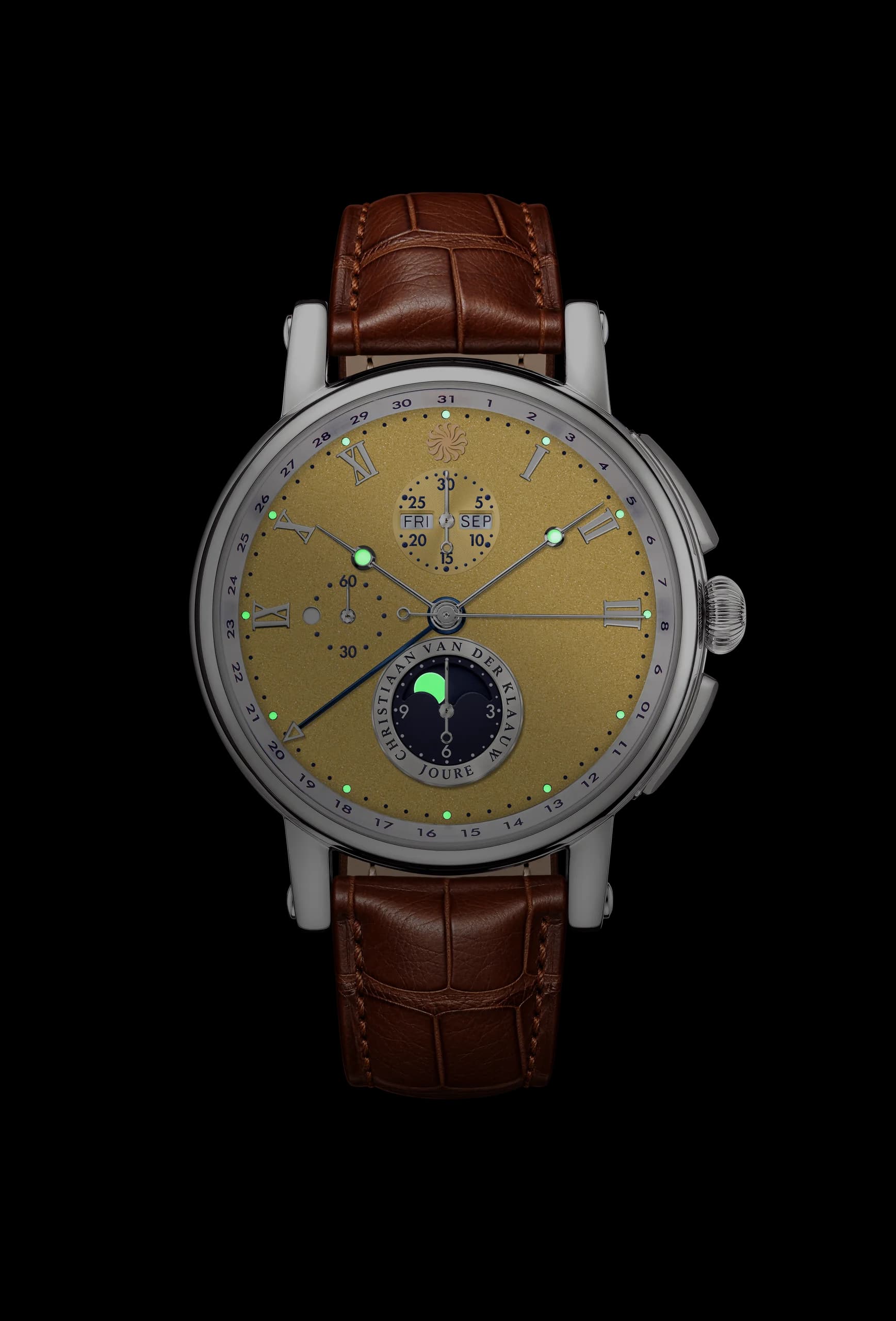 Hypernova Givrée Gold in the dark: the Super-LumiNova markers, hands and moon glowing