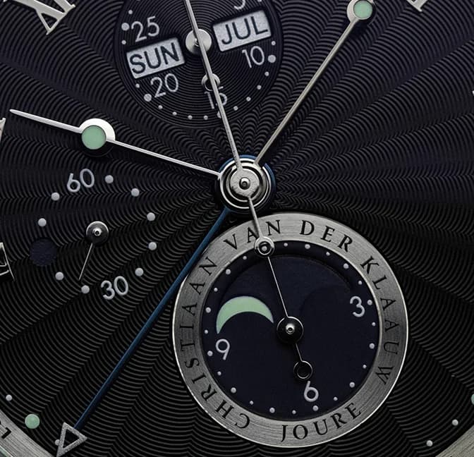 Hypernova Guilloché Black, close-up of the moon phase and calendar