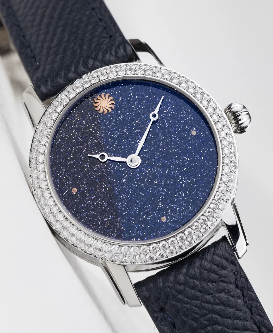 Lady Orion Stardust Diamond Bezel, the hours and minutes