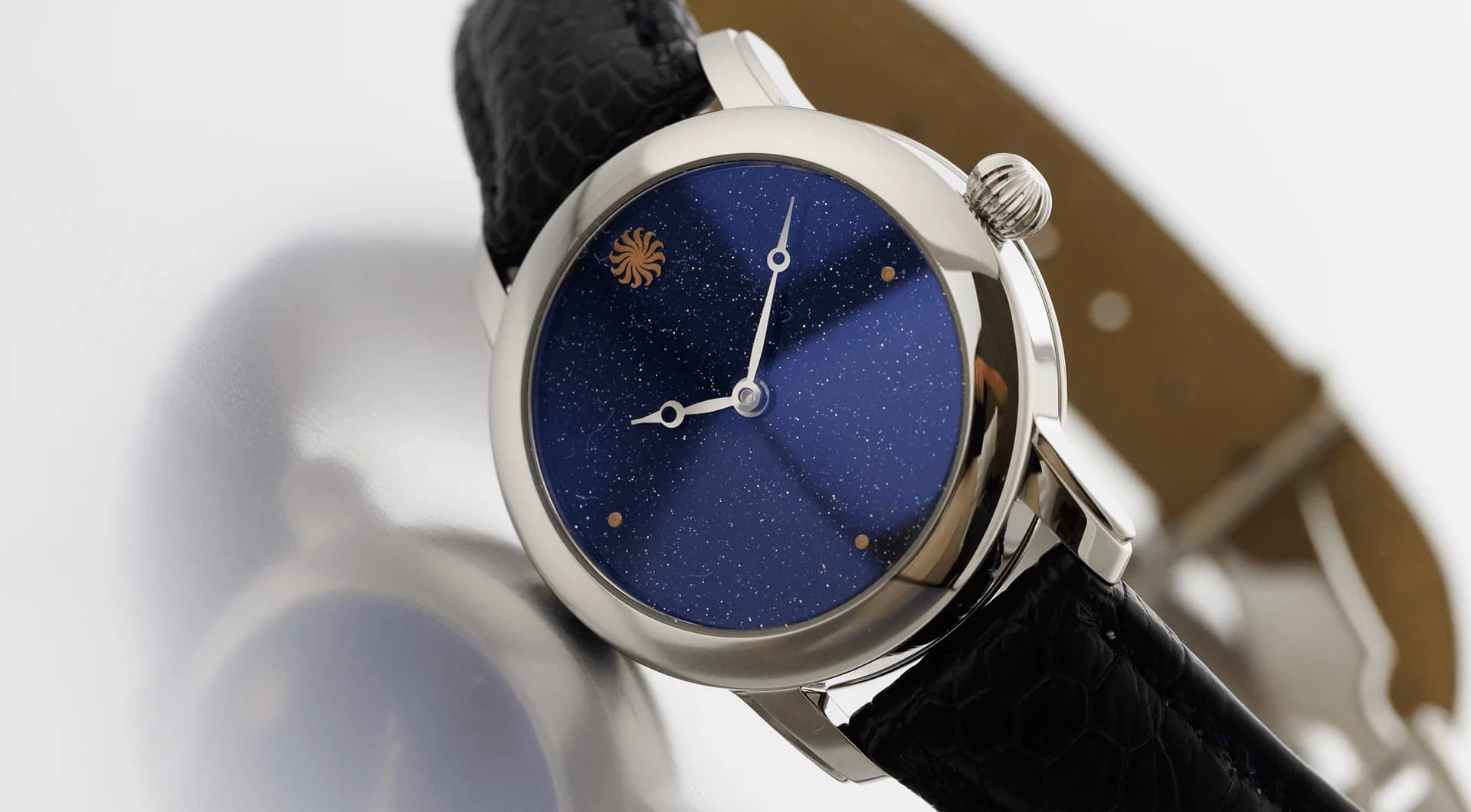 Lady Orion Stardust White Gold on the wrist
