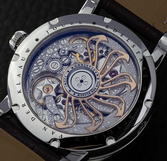 The 40 mm stainless steel case