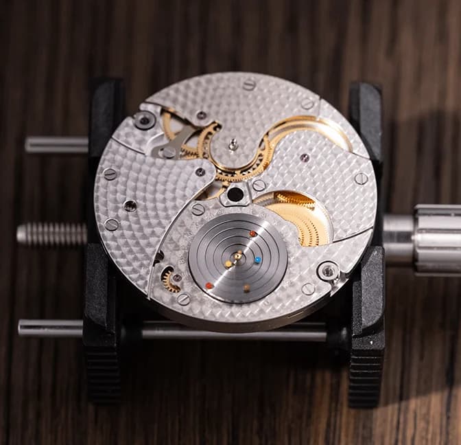 The 40 mm stainless steel case