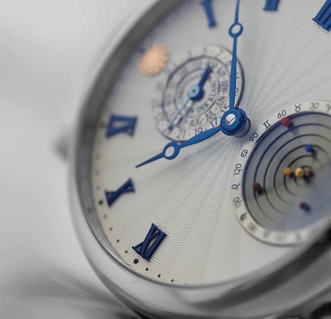 The 40 mm platinum case