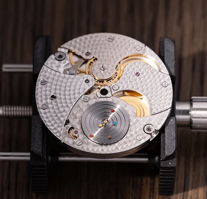 The 40 mm white gold case