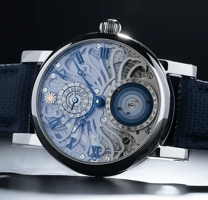 The mechanical Planetarium at 6 o'clock on the transparent sapphire dial