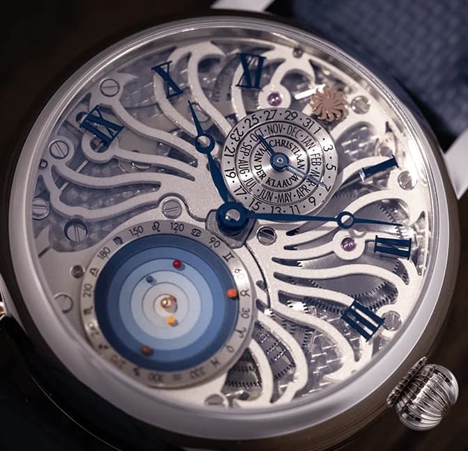 The 40 mm platinum case