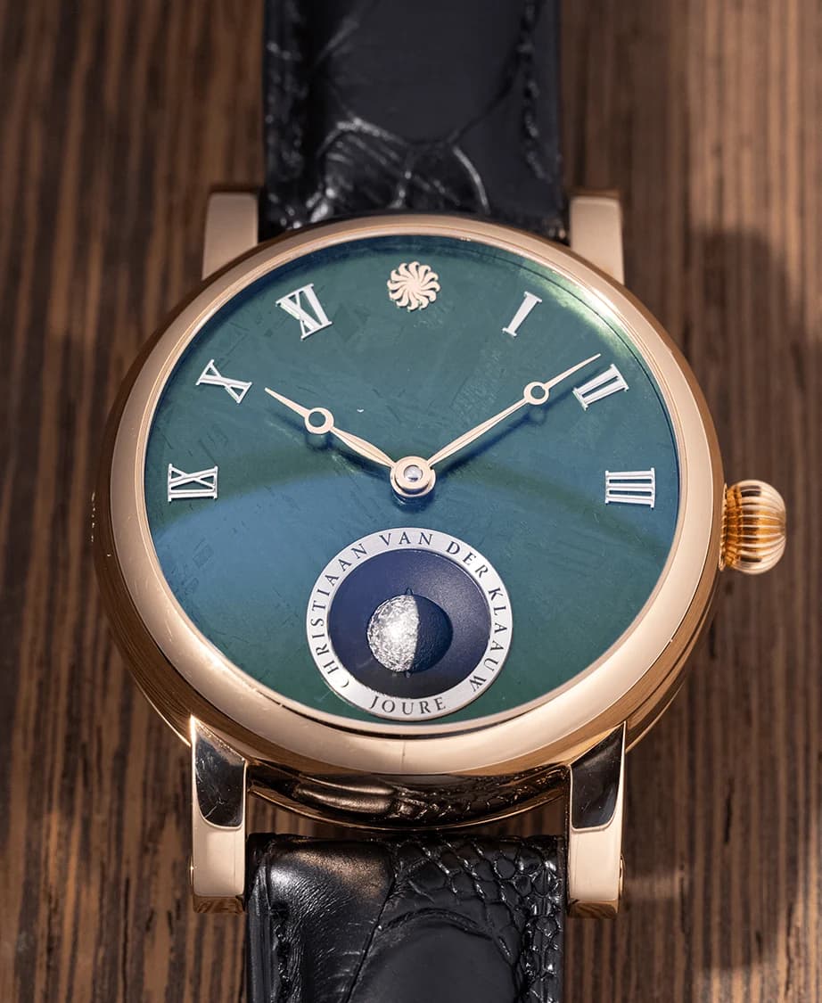 Real Moon Joure Green Meteorite Rose Gold, the hours, minutes and three-dimensional Moon