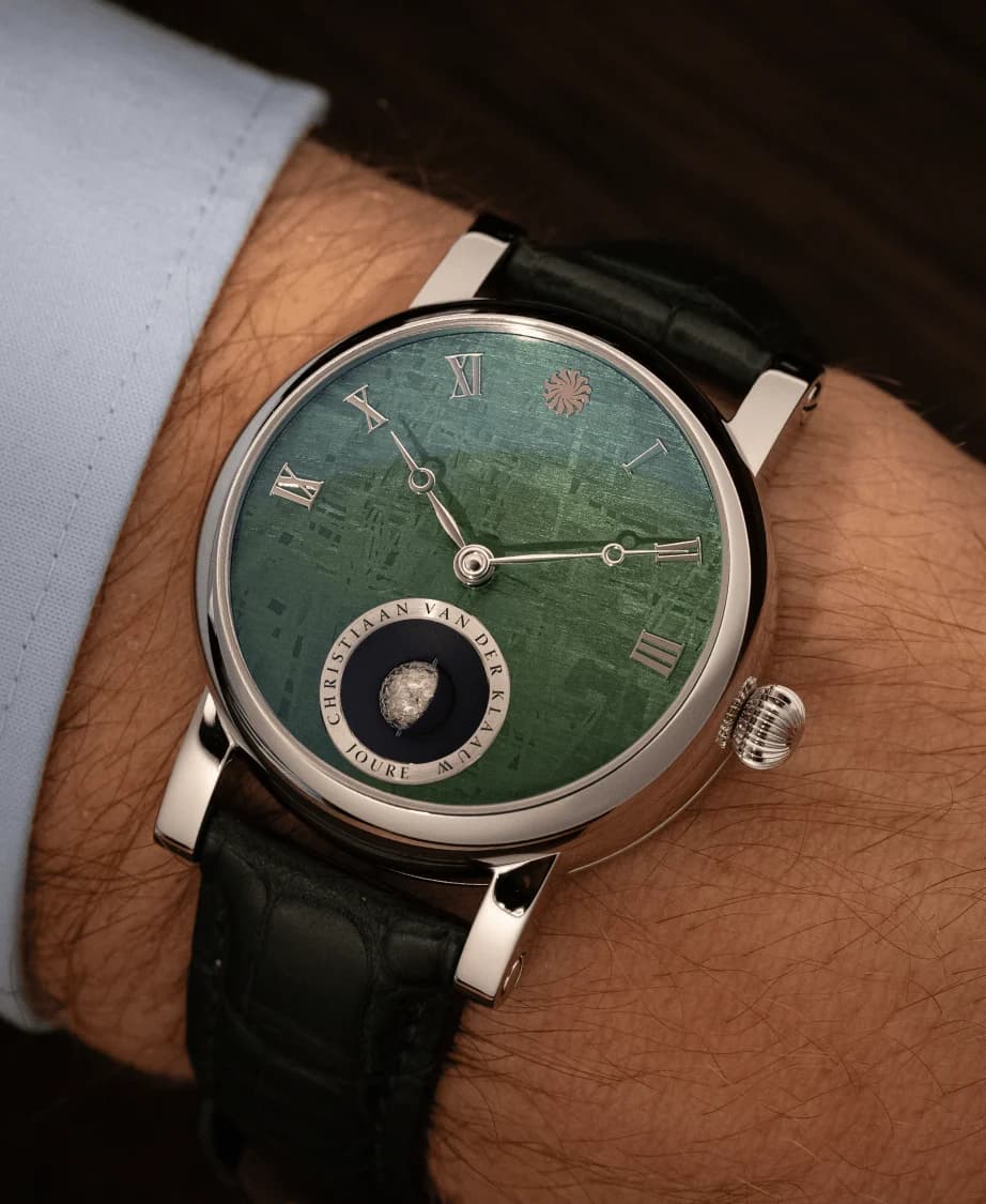 Real Moon Joure Green Meteorite White Gold, the hours, minutes and three-dimensional Moon