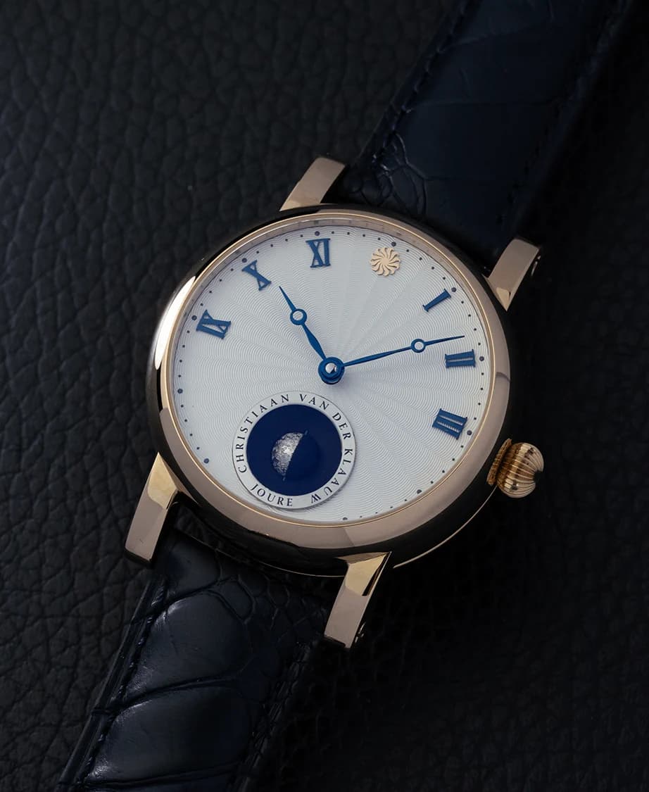 Real Moon Joure Guilloché White Rose Gold, the hours, minutes and three-dimensional Moon