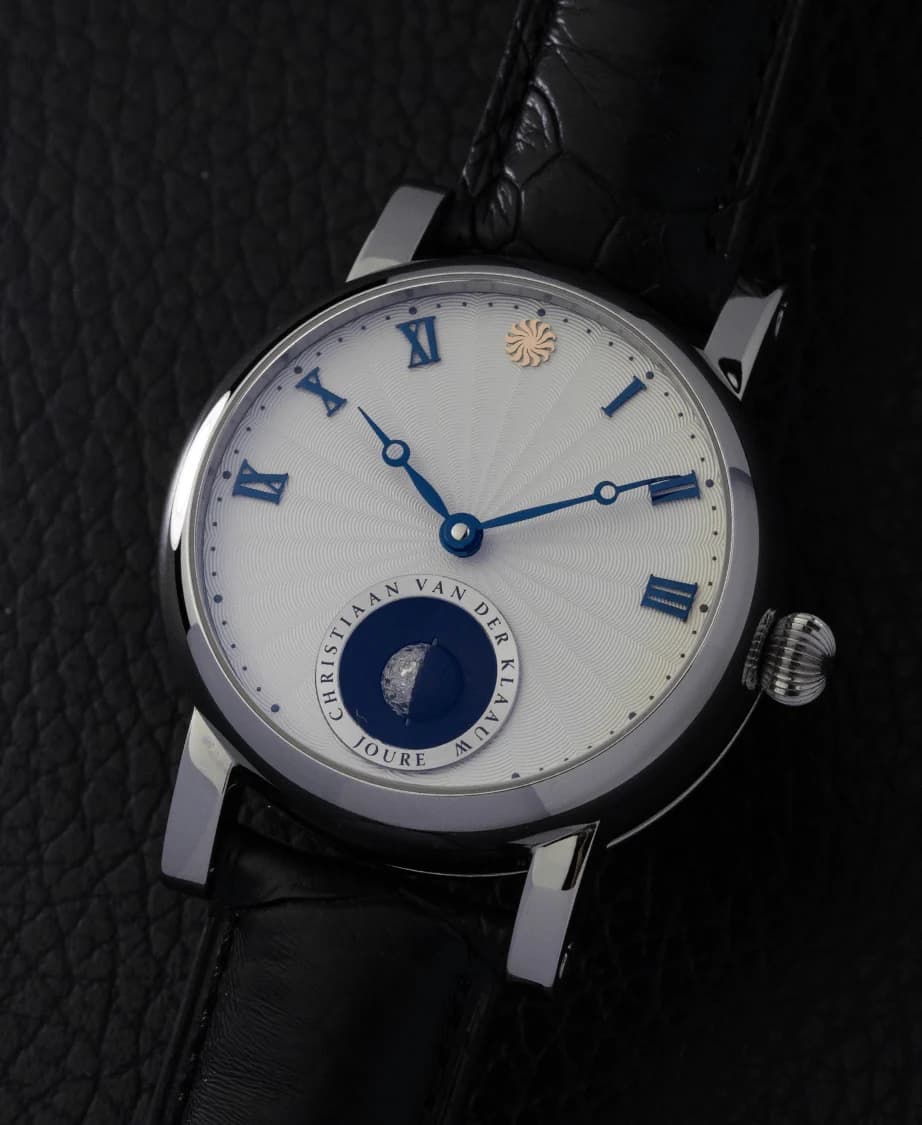 Real Moon Joure Guilloché White White Gold, the hours, minutes and three-dimensional Moon