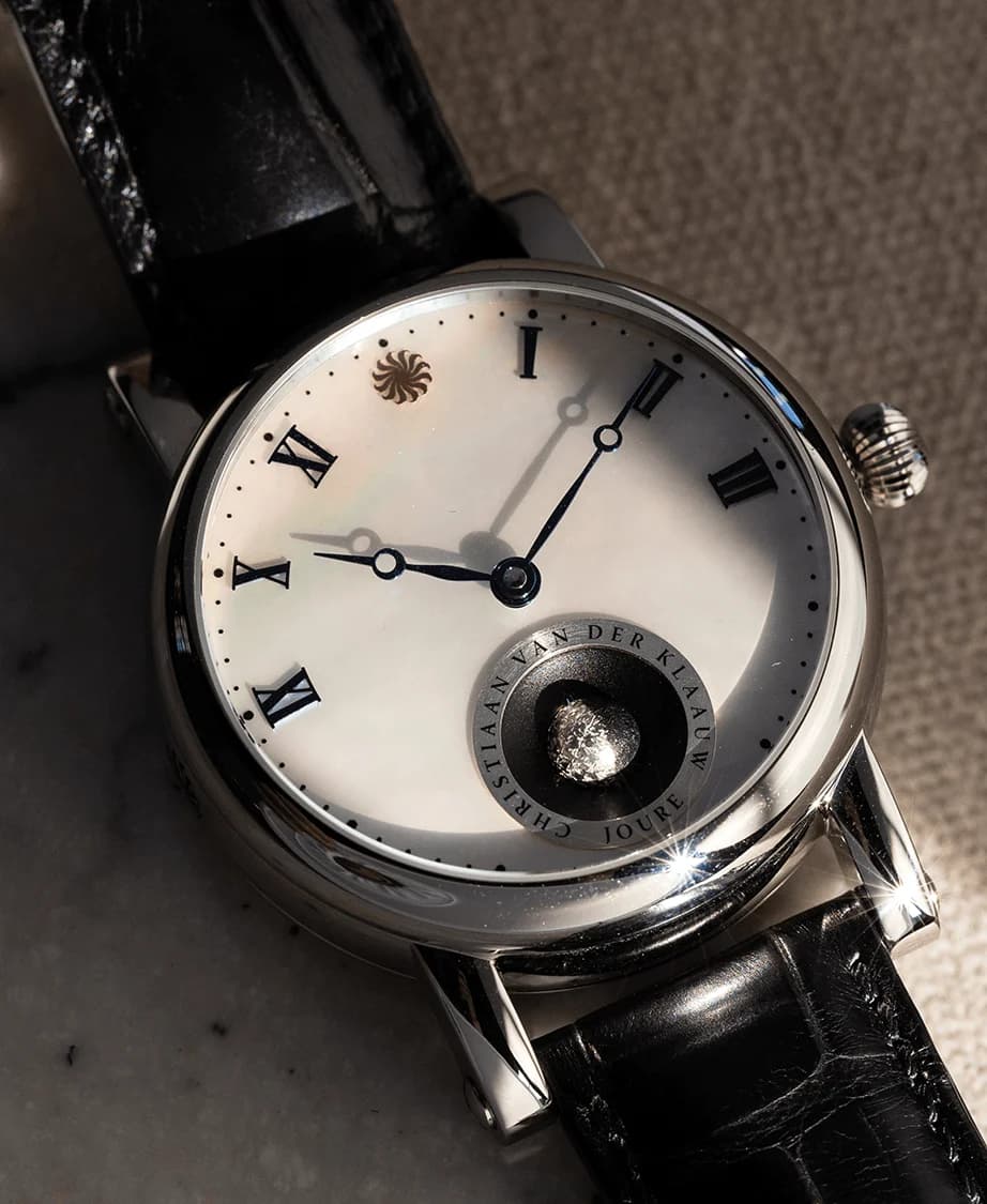 Real Moon Joure Mother of Pearl, the hours, minutes and three-dimensional Moon