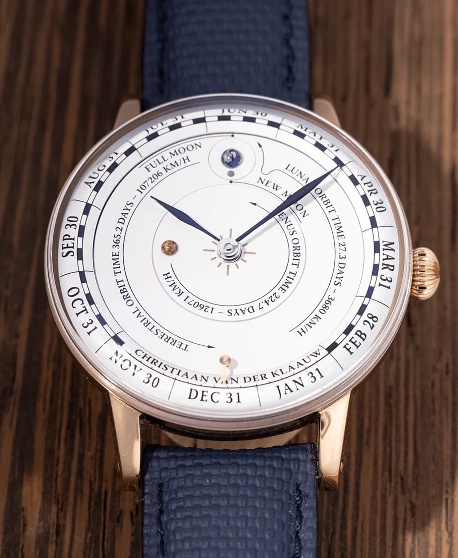 Venus Annual Calendar dial with the Planetarium and the Annual Calendar