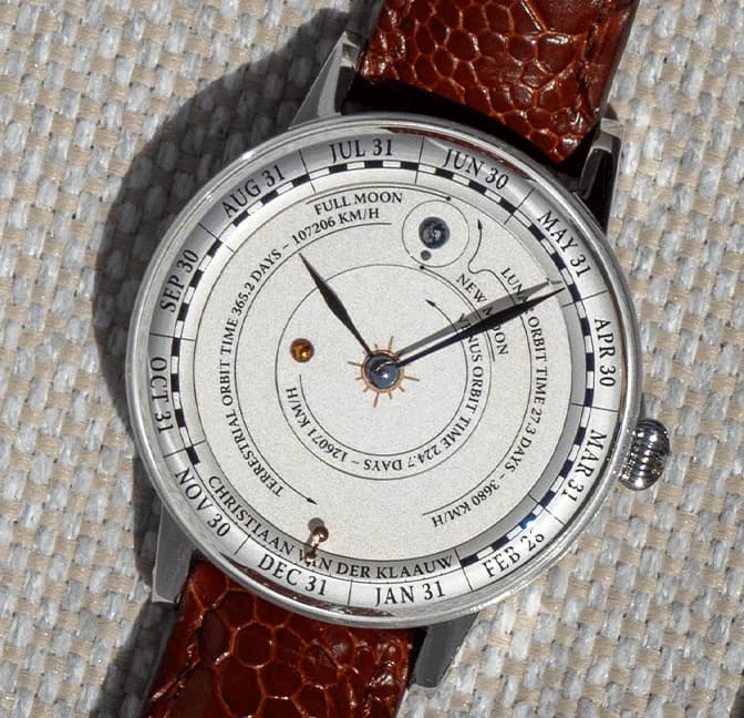 The 38 mm stainless steel case from the side