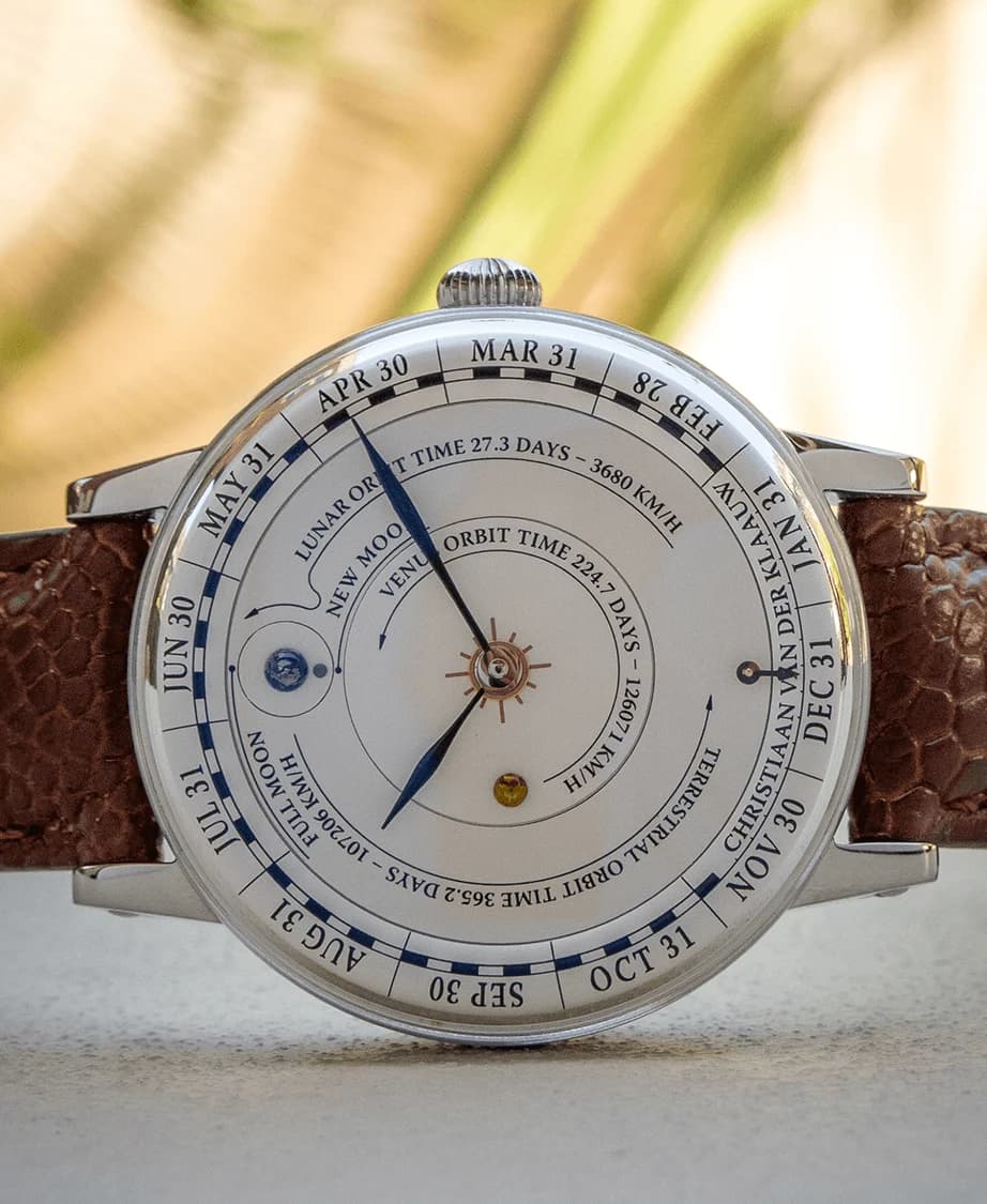 Venus Annual Calendar dial with the Planetarium and the Annual Calendar