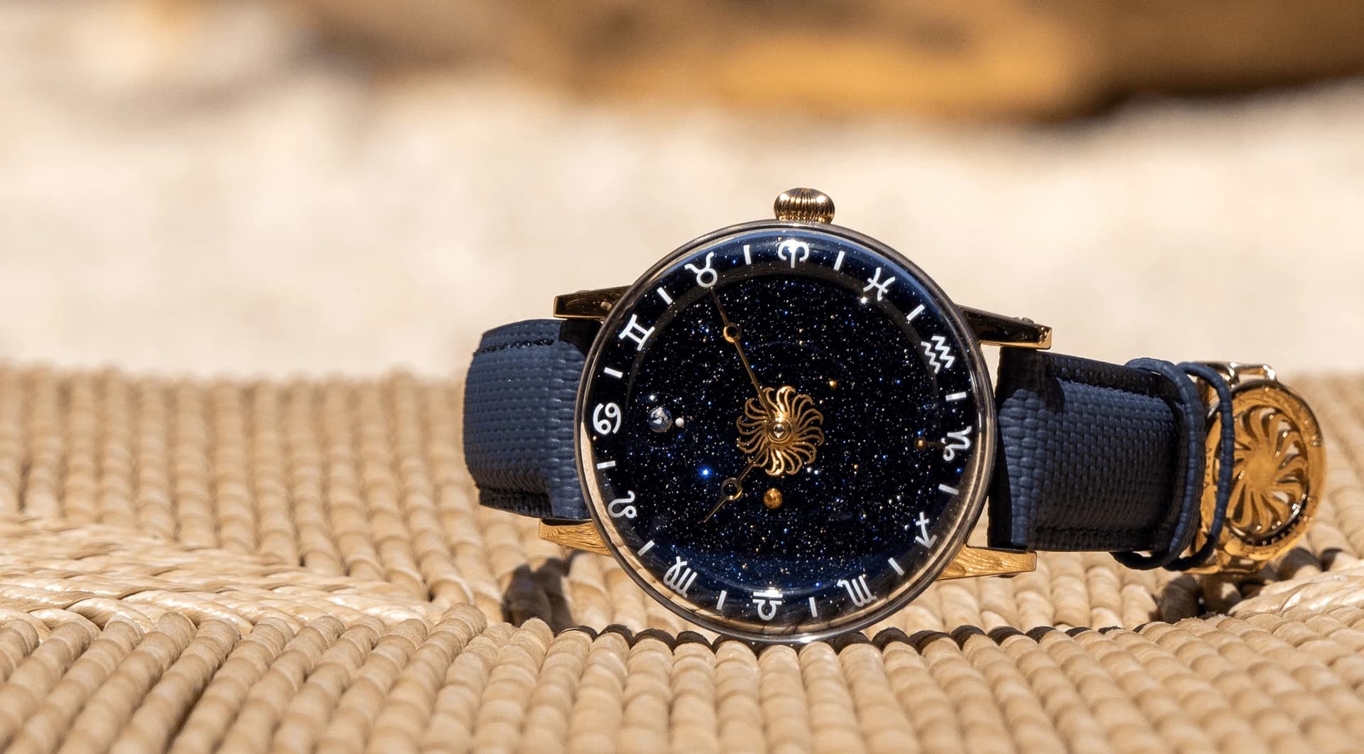 Venus Zodiac in 18 ct rose gold with a blue aventurine dial