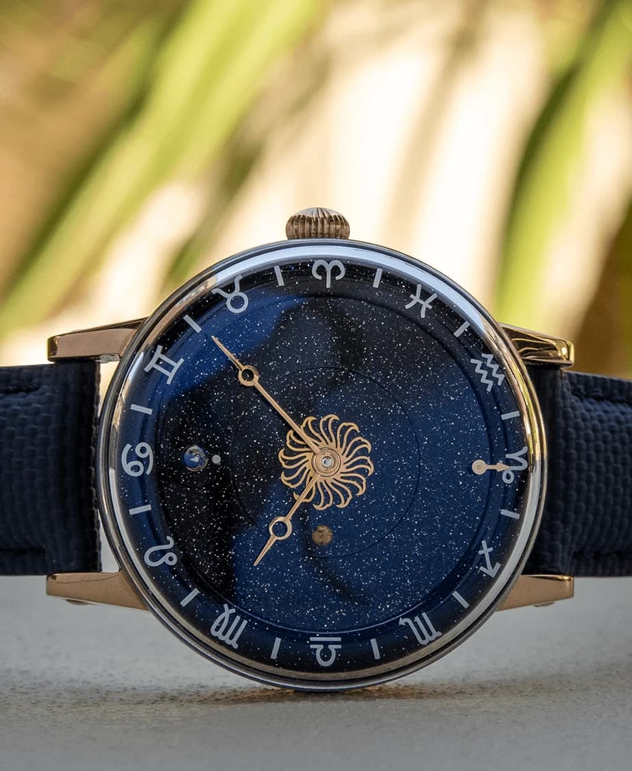 Venus Zodiac dial with the Planetarium and the Zodiac indication
