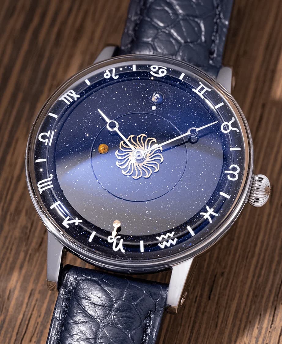 Venus Zodiac dial with the Planetarium and the Zodiac indication